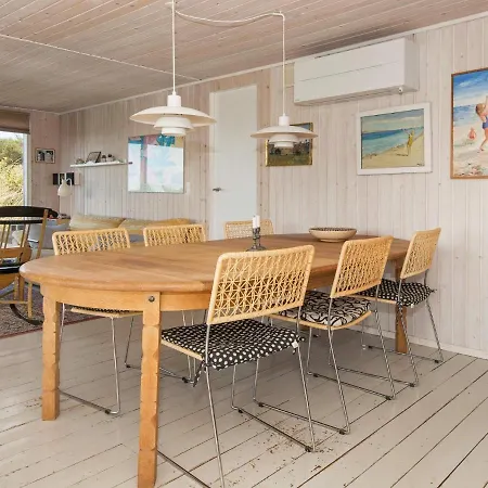 8 Person In Knebel *